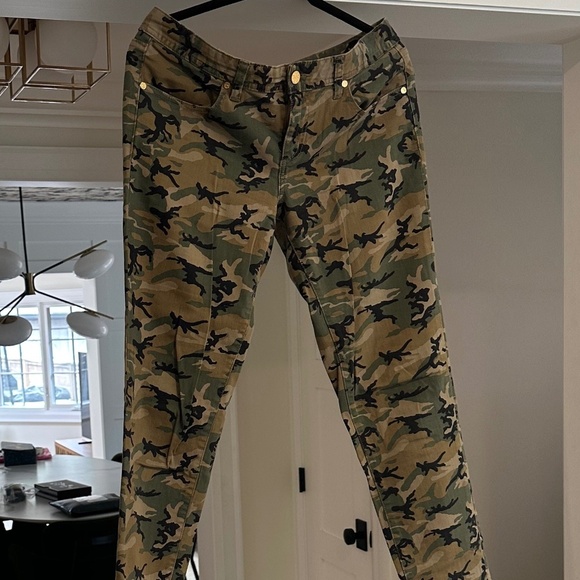 Tory Burch Camouflage Print Skinny Jeans - Size 30. - Picture 4 of 14